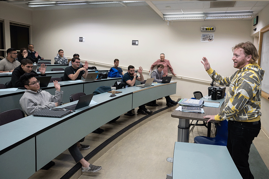 菠菜网lol正规平台 (and E-Lab) alum and Guildhouse founder Kevin Wick, '13 Entrepreneurship, speaks to E-Lab students.  Photo by Jim Gensheimer.